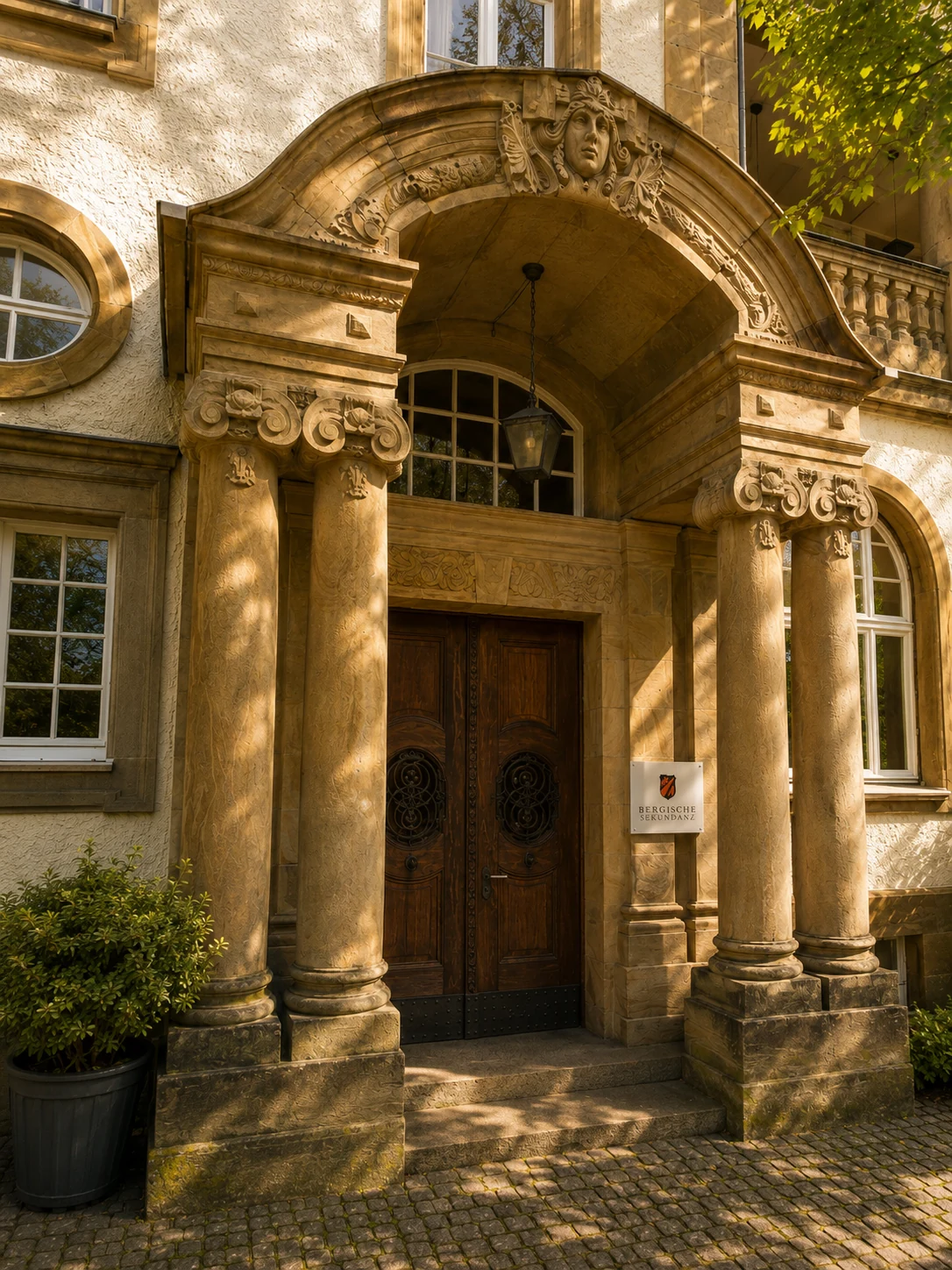Historisches Eingangsportal von Haus Kerberg, Sitz der Bergischen Sekundanz